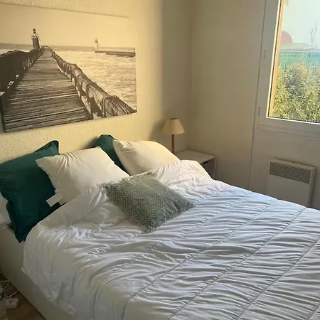 Daire Grand Avec Terrasse Entre La Sud Et La *